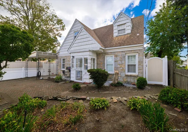 Photo 1 of Single family home for sale at 11 W 2nd Street, Hempstead, NY 11520 | MLS# 1055302 | Listing updated on 2026-10-08