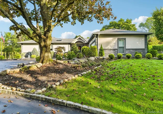 Photo 2 of Single family home for sale at 5 Corwin Ct, Dix Hills, NY 11746 | MLS# 1055308 | Listing updated on 2026-10-08