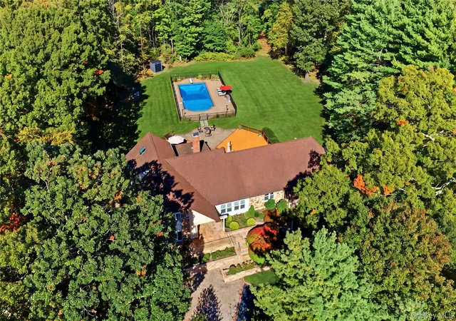 Photo 3 of Single family home for sale at 14 Sherwood Gate, Oyster Bay, NY 11771 | MLS# 1055322 | Listing updated on 2026-10-08