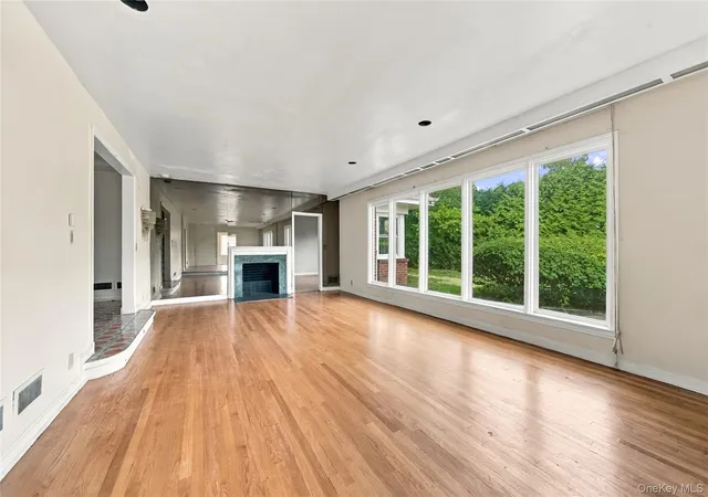 Photo 3 of Single family home for sale at 85 Del Rey Dr, Mount Vernon, NY 10552 | MLS# 1055353 | Listing updated on 2026-10-01