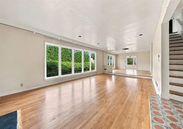 Photo 4 of Single family home for sale at 85 Del Rey Dr, Mount Vernon, NY 10552 | MLS# 1055353 | Listing updated on 2026-10-01