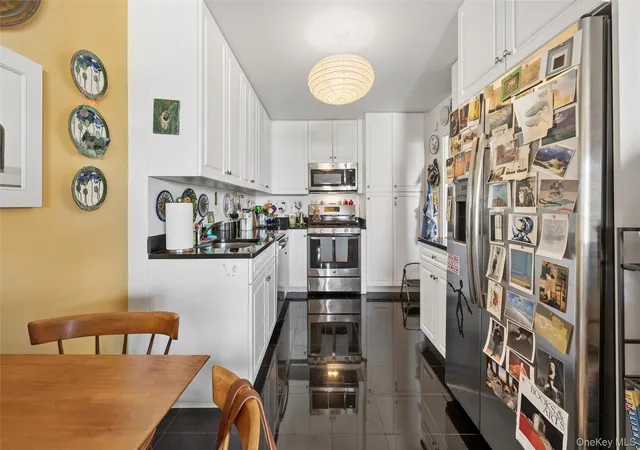 Photo 4 of House for sale at 2500 Johnson Ave #11J, Bronx, NY 10463 | MLS# 1055354 | Listing updated on 2026-10-07
