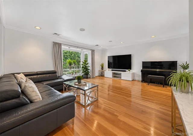 Photo 3 of Single family home for sale at 68 Hazelwood Dr, Oyster Bay, NY 11753 | MLS# 1055386 | Listing updated on 2026-10-05