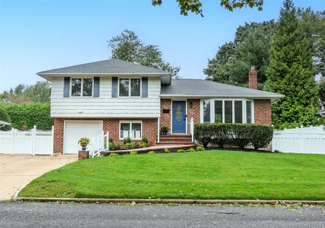 Photo 1 of Single family home for sale at 27 Schoenfield Ln, Huntington, NY 11747 | MLS# 1055388 | Listing updated on 2026-10-01