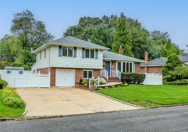 Photo 2 of Single family home for sale at 27 Schoenfield Ln, Huntington, NY 11747 | MLS# 1055388 | Listing updated on 2026-10-01