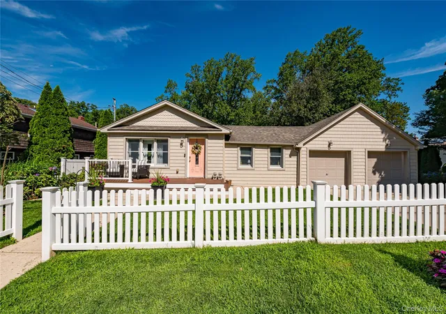 Single family home for sale at 10 Laurel Rd, Smithtown, NY 11754 | MLS# 1055398