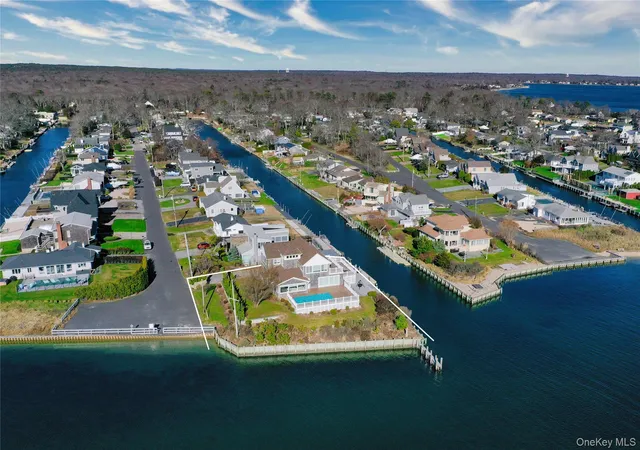 Photo 2 of Single family home for sale at 43 Tarpon Rd, Southampton, NY 11942 | MLS# 1055494 | Listing updated on 2026-10-02