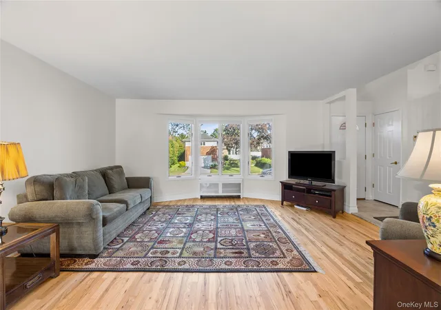 Photo 2 of Single family home for sale at 39 Stauber Dr, Oyster Bay, NY 11803 | MLS# 1055512 | Listing updated on 2026-10-03