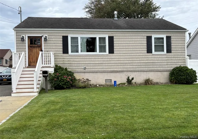 Photo 1 of Single family home for sale at 120 Lincoln Pl, Oyster Bay, NY 11758 | MLS# 1055513 | Listing updated on 2026-10-03