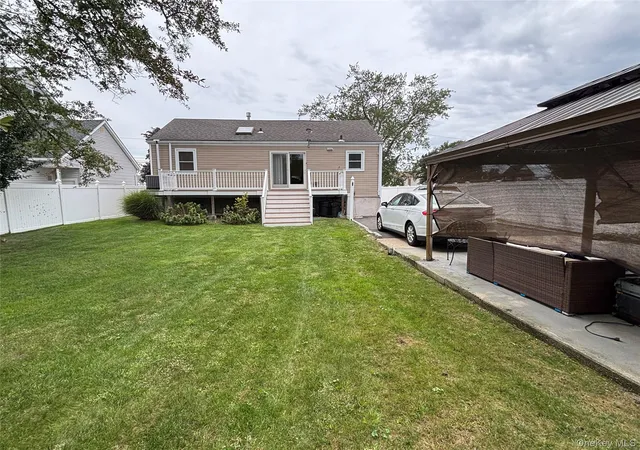 Photo 3 of Single family home for sale at 120 Lincoln Pl, Oyster Bay, NY 11758 | MLS# 1055513 | Listing updated on 2026-10-03