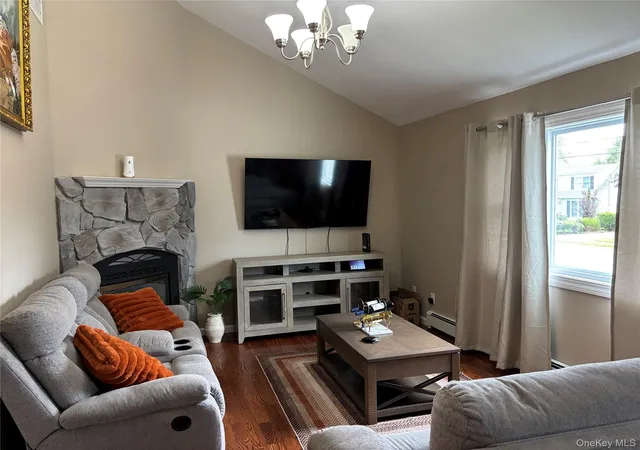 Photo 4 of Single family home for sale at 120 Lincoln Pl, Oyster Bay, NY 11758 | MLS# 1055513 | Listing updated on 2026-10-03
