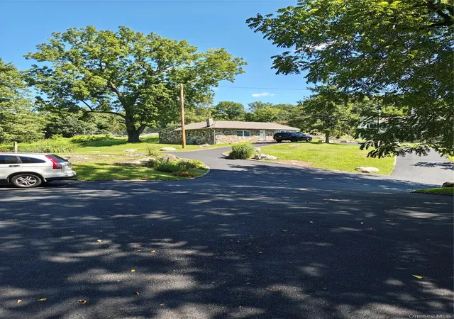 Photo 1 of Single family home for sale at 117 Waccabuc Rd, Lewisboro, NY 10526 | MLS# 1055520 | Listing updated on 2026-10-28