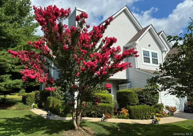 Photo 3 of Condo for sale at 208 Erik Dr, Brookhaven, NY 11733 | MLS# 1055533 | Listing updated on 2026-10-05