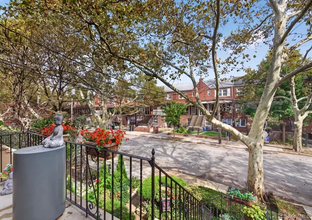 Photo 3 of House for sale at 2462 Bragg St, New York, NY 11235 | MLS# 1055539 | Listing updated on 2026-10-05