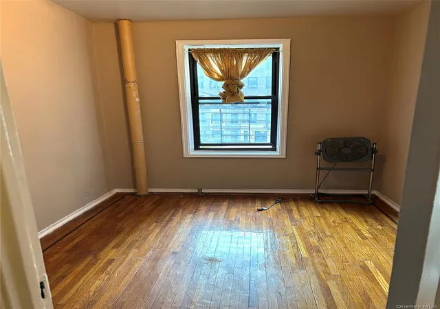 Photo 3 of House for sale at 758 Brady Ct #214, Bronx, NY 10462 | MLS# 1055542 | Listing updated on 2026-10-01