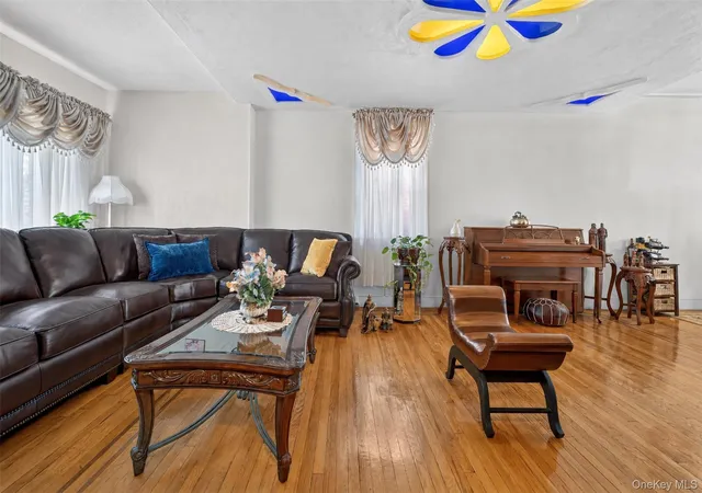 Photo 2 of Single family home for sale at 2518 Glebe Ave, New York, NY 10461 | MLS# 1055590 | Listing updated on 2026-09-27