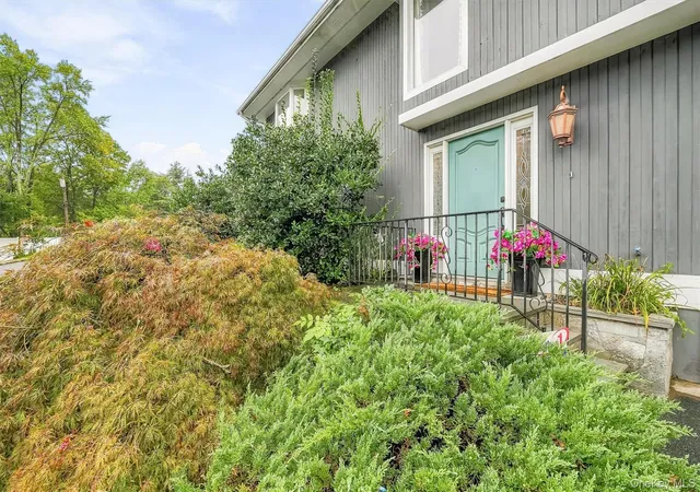 Photo 3 of Single family home for sale at 83 Edgepark Rd, Greenburgh, NY 10603 | MLS# 1055611 | Listing updated on 2026-10-03