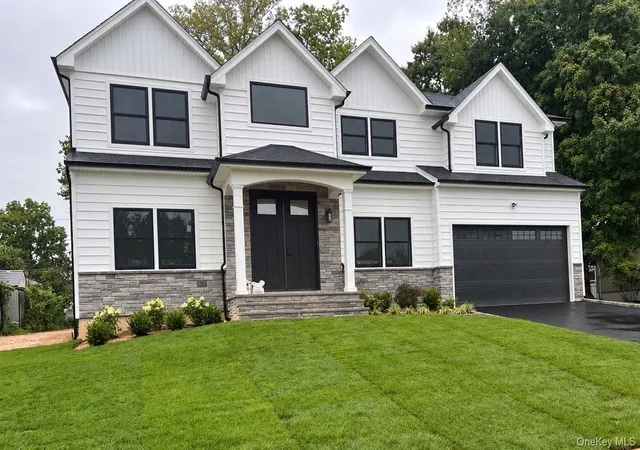 Photo 2 of Single family home for sale at 7 Otsego Pl, Oyster Bay, NY 11753 | MLS# 1055612 | Listing updated on 2026-09-29
