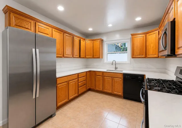 Listing Photo 5 - Condo for sale in building located at 235 Bronx River Rd, Yonkers, NY 10704