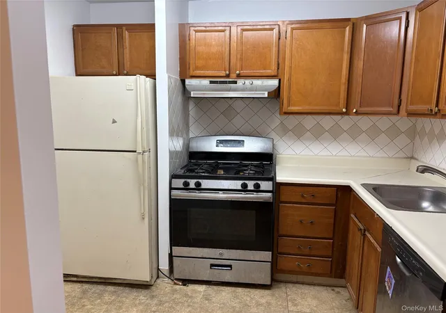 Photo 2 of Condo for sale at 2 Bay Clb Dr #10M, New York, NY 11360 | MLS# 1055648 | Listing updated on 2026-09-30