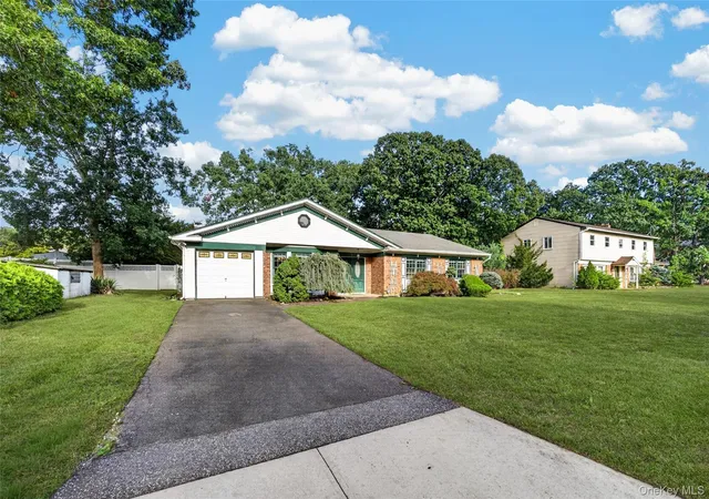 Photo 3 of Single family home for sale at 9 Groton Ln, Brookhaven, NY 11727 | MLS# 1055652 | Listing updated on 2026-10-07