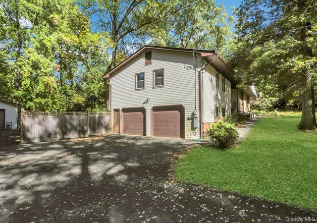 Photo 1 of Single family home for sale at 61 Rolling Ridge Rd, Clarkstown, NY 10956 | MLS# 1055668 | Listing updated on 2026-10-10