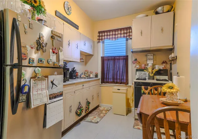 Listing Photo 4 - Condo for sale in building located at 26 Villa Ave, Yonkers, NY 10704