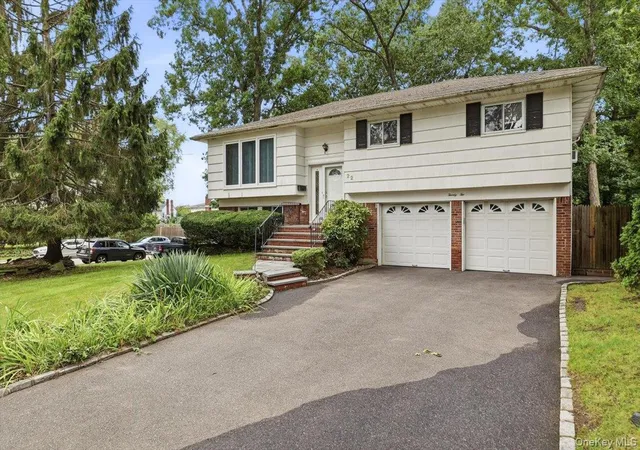 Photo 1 of Single family home for sale at 22 Cedar St, Oyster Bay, NY 11791 | MLS# 1055703 | Listing updated on 2026-10-04