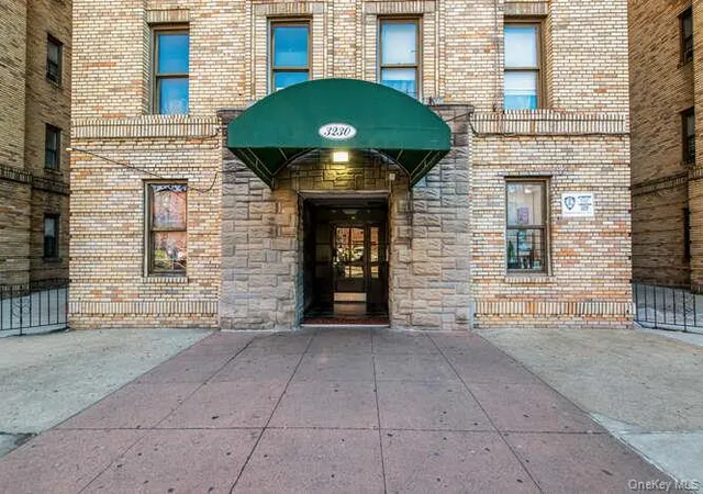 Listing Photo 2 - Condo for sale in building located at 3230 Cruger Ave, New York, NY 10467 - Unit #4E