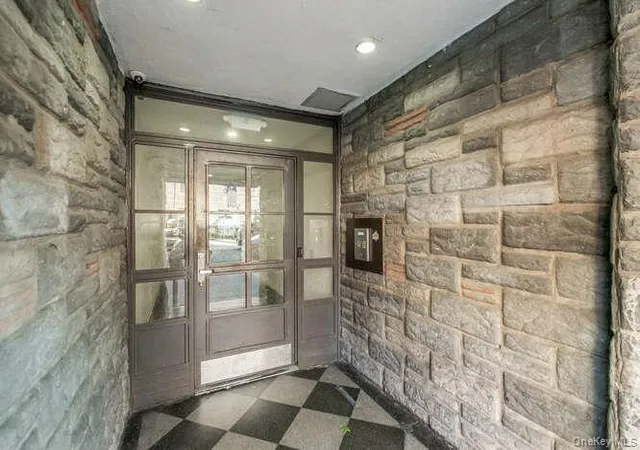 Listing Photo 3 - Condo for sale in building located at 3230 Cruger Ave, New York, NY 10467 - Unit #4E