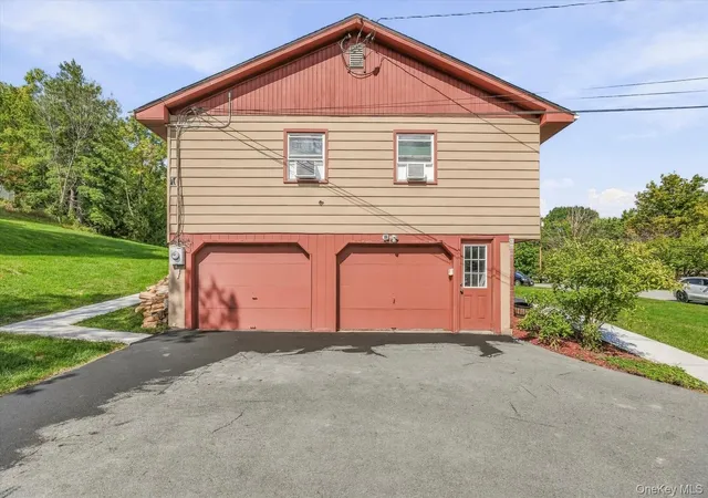 Photo 4 of Single family home for sale at 5 Bird Ln, Poughkeepsie, NY 12603 | MLS# 1055735 | Listing updated on 2026-09-29