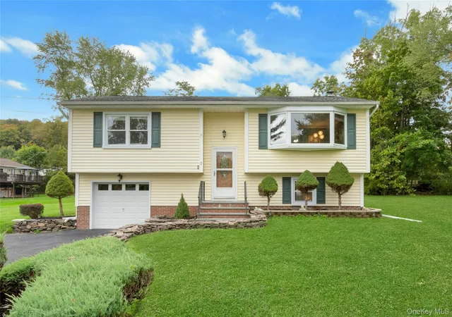 Photo 1 of Single family home for sale at 17 Hunter St, Woodbury, NY 10930 | MLS# 1055761 | Listing updated on 2026-10-03