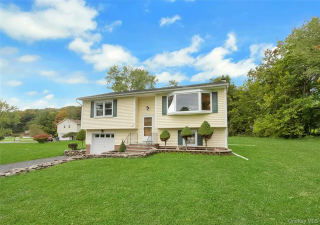 Photo 2 of Single family home for sale at 17 Hunter St, Woodbury, NY 10930 | MLS# 1055761 | Listing updated on 2026-10-03
