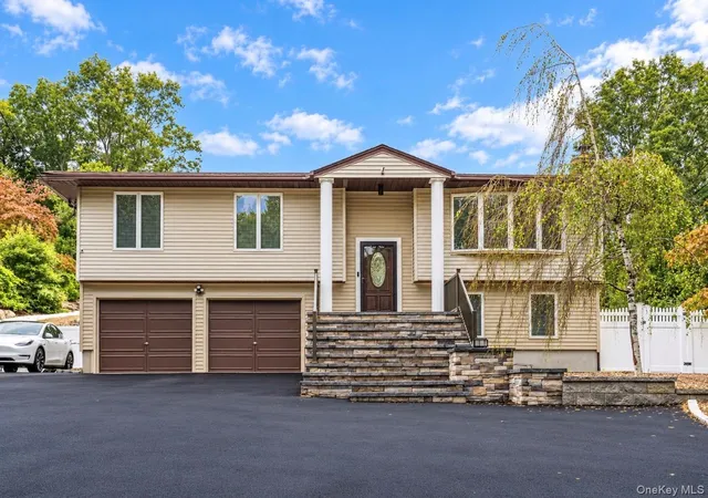 Photo 3 of Single family home for sale at 47 Mcarthur Ln, Smithtown, NY 11787 | MLS# 1055810 | Listing updated on 2026-09-29