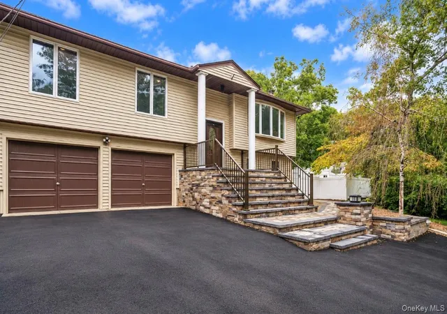 Photo 3 of Single family home for sale at 47 Mcarthur Ln, Smithtown, NY 11787 | MLS# 1055810 | Listing updated on 2026-09-29