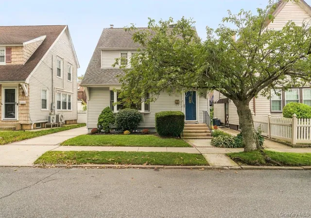Photo 1 of Single family home for sale at 30 Astor Pl, North Hempstead, NY 11596 | MLS# 1055815 | Listing updated on 2026-10-07