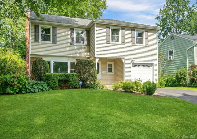 Photo 3 of Single family home for sale at 16 Salem Pl, White Plains, NY 10605 | MLS# 1055816 | Listing updated on 2026-09-28