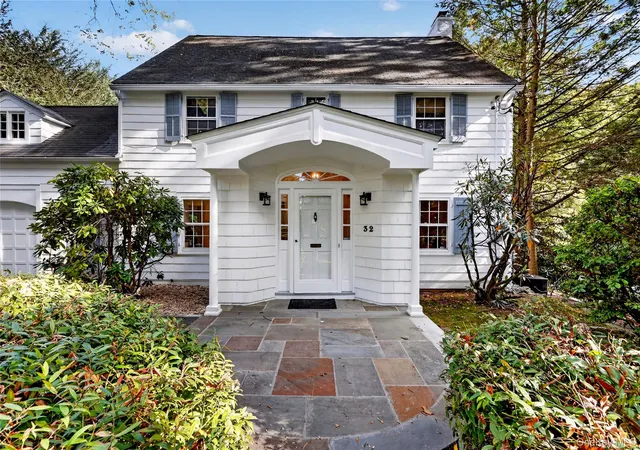 Photo 2 of Single family home for sale at 32 Eastview Ave, Pleasantville, NY 10570 | MLS# 1055819 | Listing updated on 2026-10-08