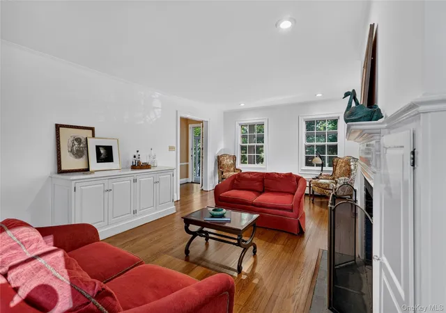 Photo 4 of Single family home for sale at 32 Eastview Ave, Pleasantville, NY 10570 | MLS# 1055819 | Listing updated on 2026-10-09