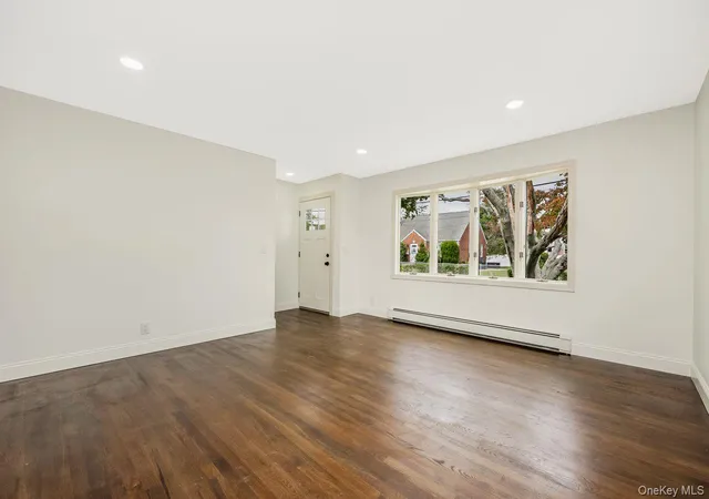Photo 2 of Single family home for sale at 4 Sutton Ct, Islip, NY 11795 | MLS# 1055843 | Listing updated on 2026-09-30