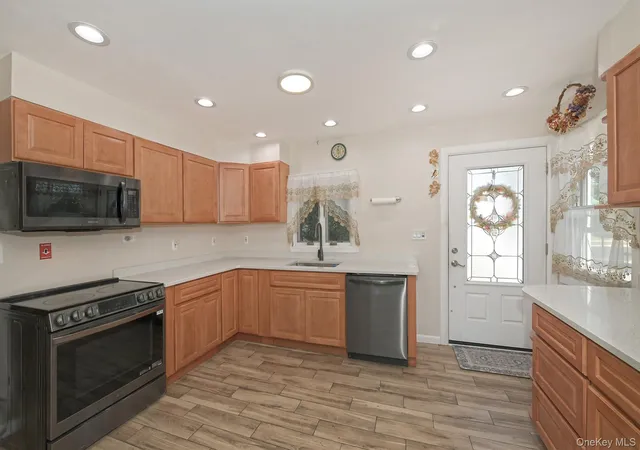 Photo 4 of Single family home for sale at 105 Bucket Ln, Hempstead, NY 11756 | MLS# 1055849 | Listing updated on 2026-10-07