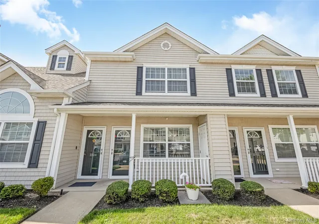 Listing Photo 5 - Condo for sale in building located at 1003 Willow Ln, Hempstead, NY 11580