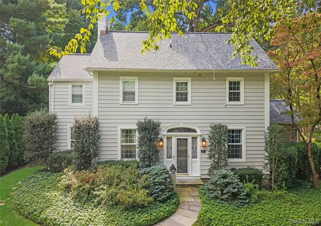 Photo 3 of Single family home for sale at 211 Douglas Pl, Mount Vernon, NY 10552 | MLS# 1055878 | Listing updated on 2026-10-04