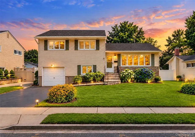 Photo 1 of Single family home for sale at 7 Primrose Ave, Oyster Bay, NY 11801 | MLS# 1055888 | Listing updated on 2026-10-07