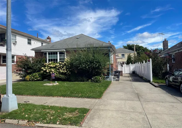 Photo 1 of Single family home for sale at 7625 250th Street, New York, NY 11426 | MLS# 1055892 | Listing updated on 2026-10-08