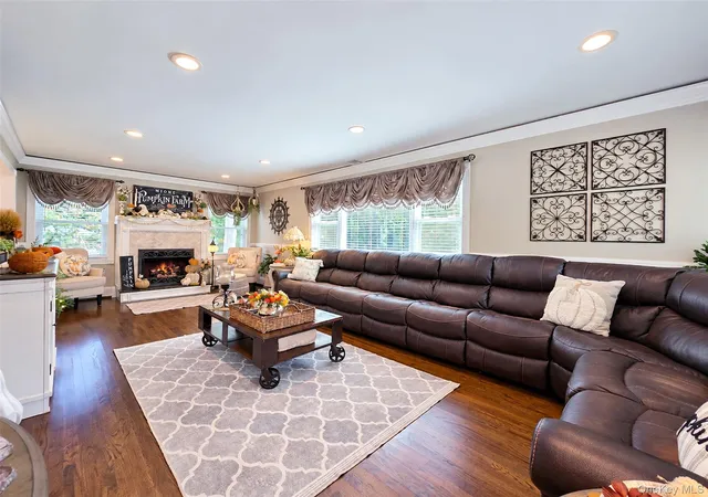 Photo 4 of Single family home for sale at 521 Park Ave, Brookhaven, NY 11720 | MLS# 1055898 | Listing updated on 2026-09-30