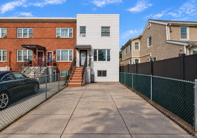Single family home for sale at 276 Swinton Ave, New York, NY 10465 | MLS# 1055901