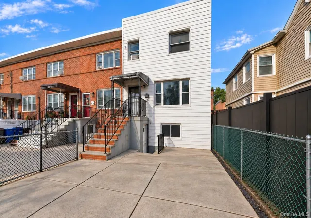 Photo 2 of Single family home for sale at 276 Swinton Ave, New York, NY 10465 | MLS# 1055901 | Listing updated on 2026-10-01