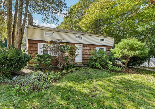 Photo 2 of Single family home for sale at 18 Wrana St, Medford, NY 11763 | MLS# 1055924 | Listing updated on 2026-10-09
