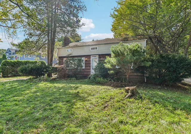 Photo 3 of Single family home for sale at 18 Wrana St, Medford, NY 11763 | MLS# 1055924 | Listing updated on 2026-10-09